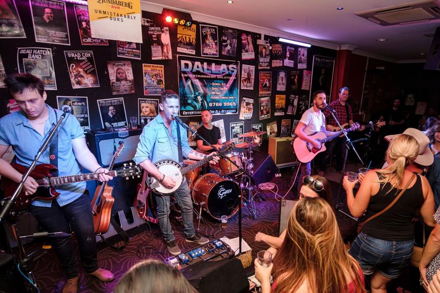 Band playing in Tamworth