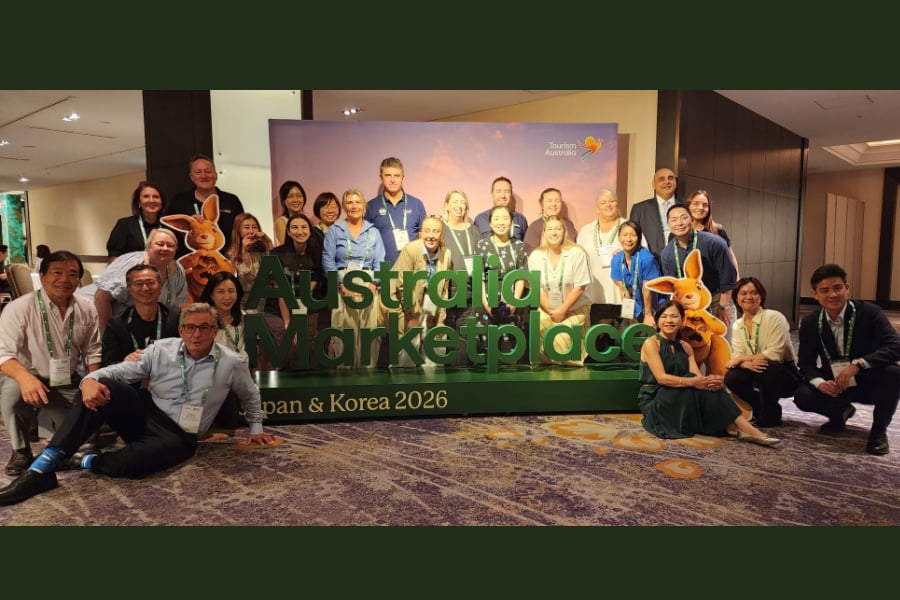 Group photo of attendees at trade event in Japan